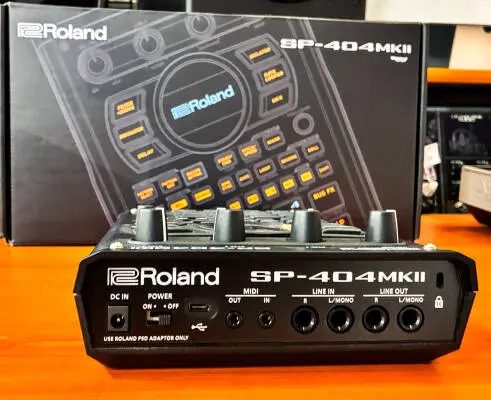 Roland - SP-404MKII Creative Sampler and Effector 2